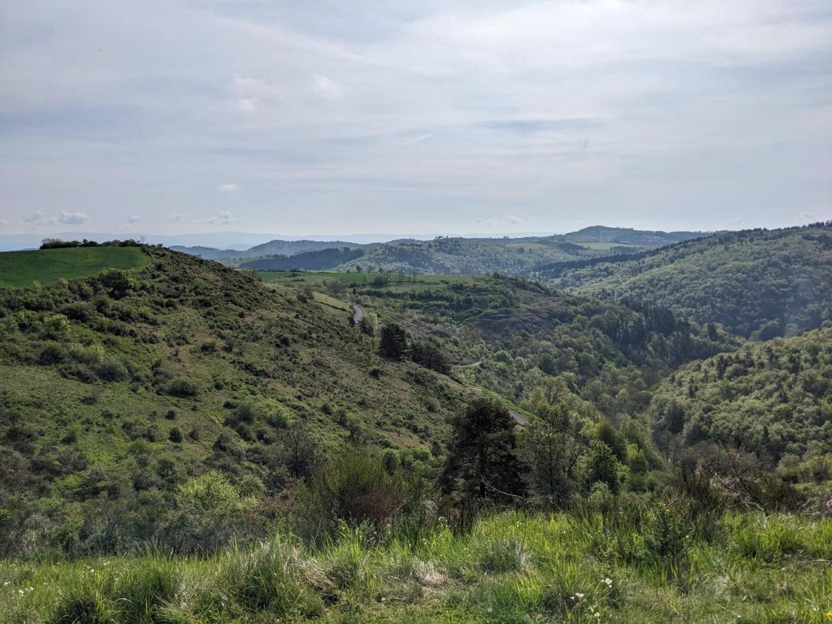 La Grange, Le Hameau Des Volcans - Deconnexion Face A La Vue Saint-Just-pres-Brioude Exterior photo